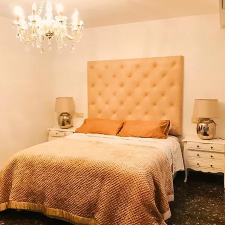 Homestay Romantic Room In Shared Apartment Valencia