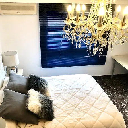 Homestay Romantic Room In Shared Apartment Valencia