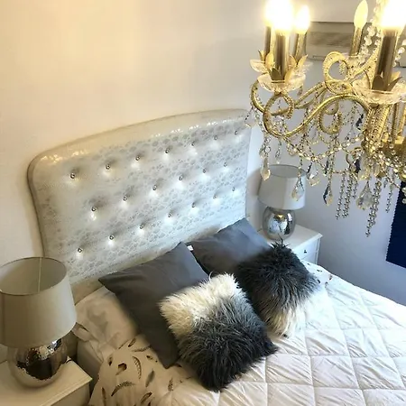 Romantic Room In Shared Apartment