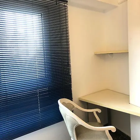Alloggio in famiglia Romantic Room In Shared Apartment